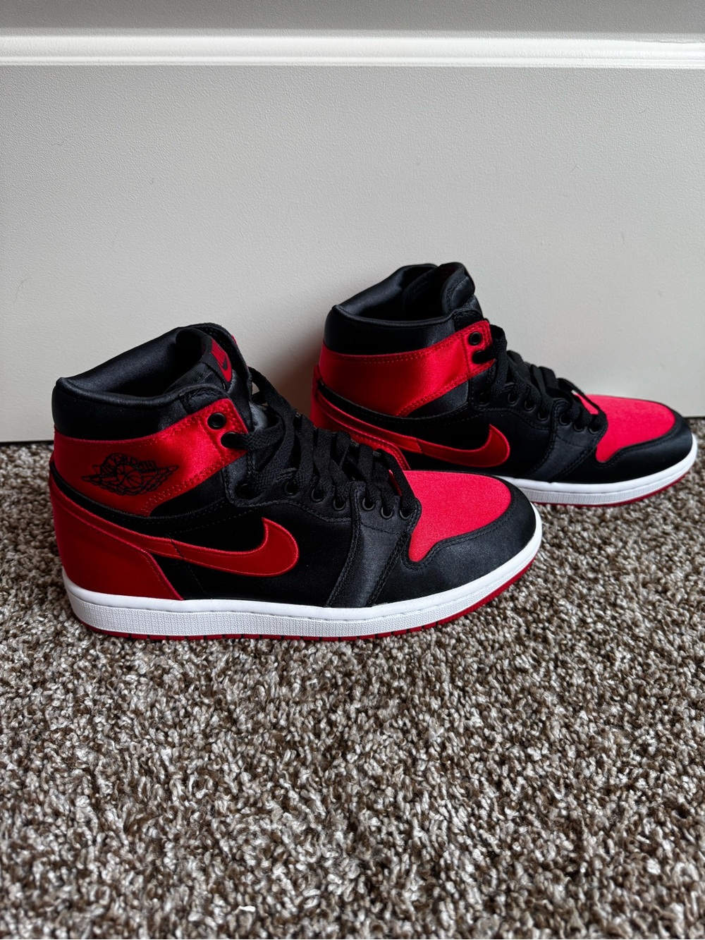 Nike Air Jordan 1 High OG - Black & Red - Picture 3 of 9